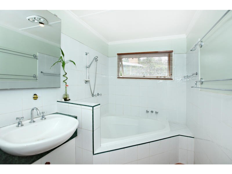 99 Akuna Street, Kenmore QLD 4069